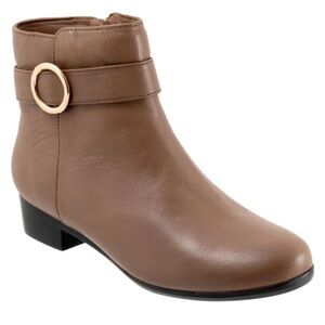 Brand new Trotters Melody Brown Booties Size 10 Medium Width